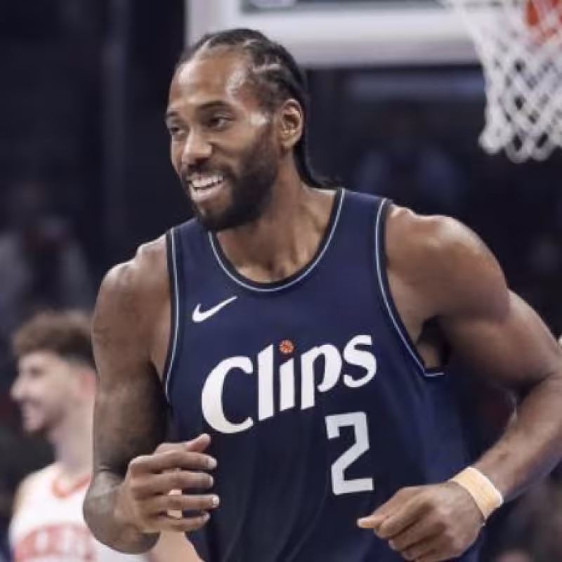 Kawhi Leonard, star of the Los Angeles Clippers, remains injured.