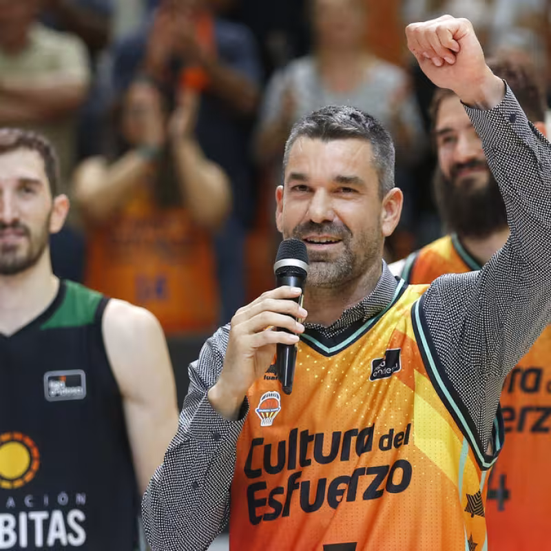 Guillem Vives, Rafa Martínez, and Bojan Dubljevic, three players who have passed through the ranks of Valencia Basket.