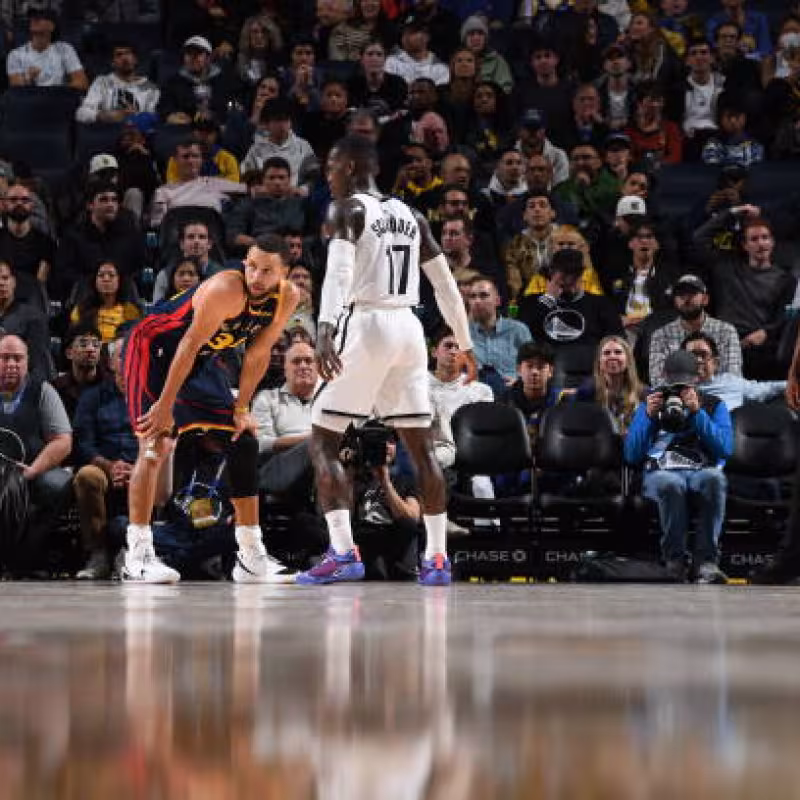 Dennis Schröder signs with the Warriors. Photo: gettyimages