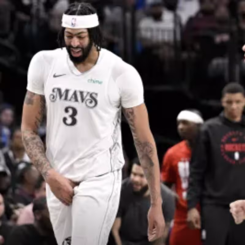 Anthony Davis, lesionado con Dallas Mavericks.