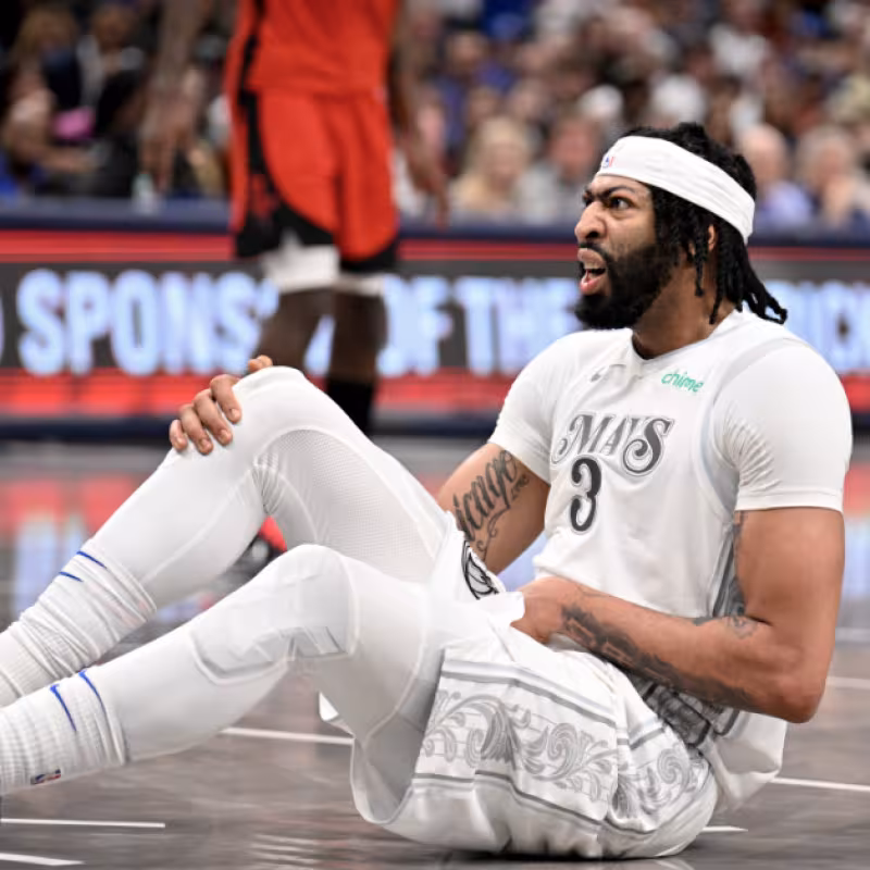 Anthony Davis estará al menos un mes de baja.