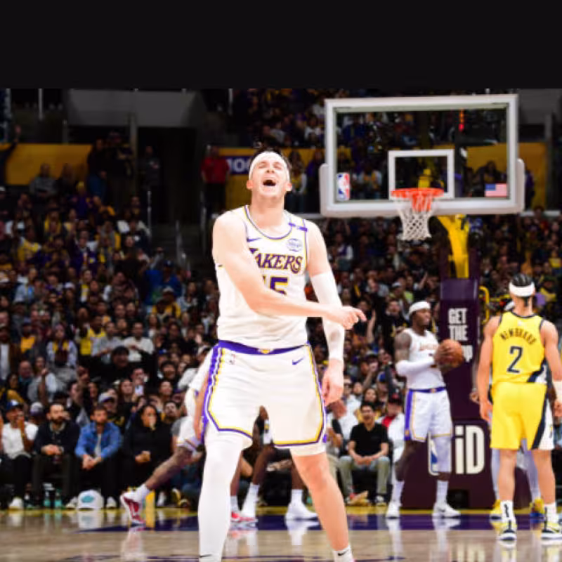 Austin Reaves signs with the Lakers. Photo: gettyimages