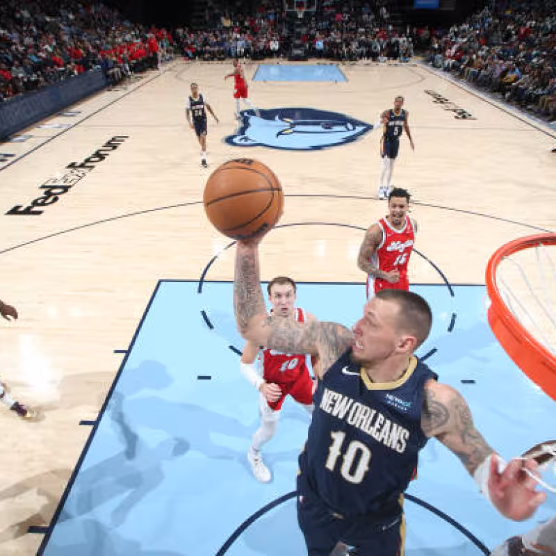 Headline: Daniel Theis, available center in Lakers. Photo: gettyimages