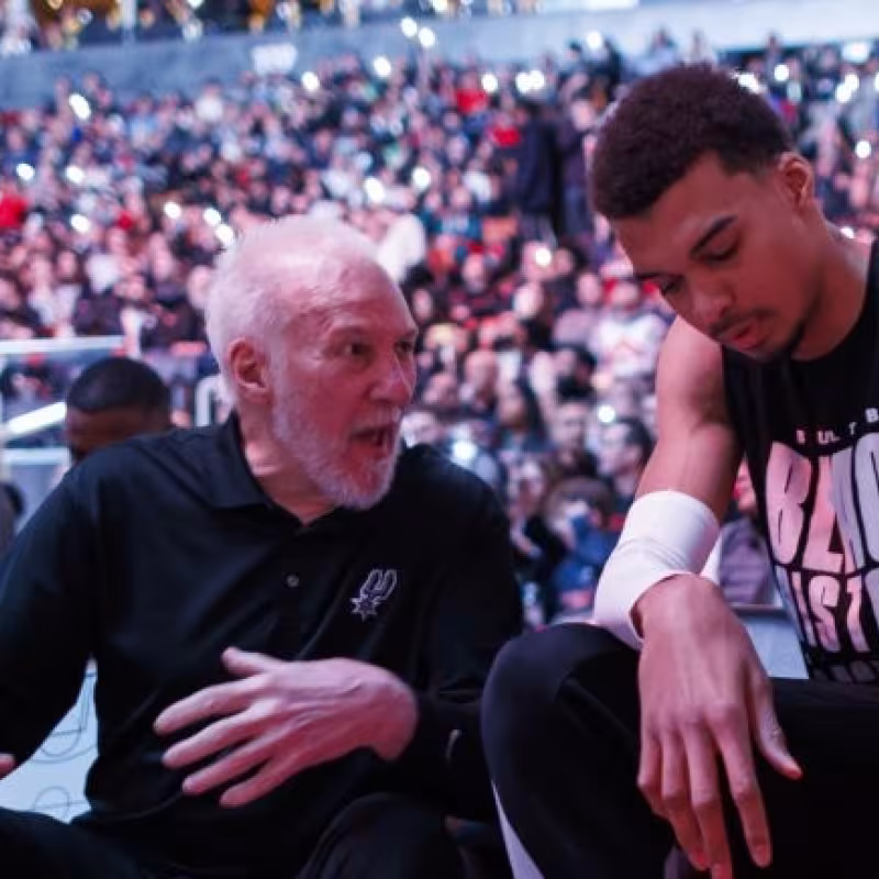 Gregg Popovich y Victor Wembanyama