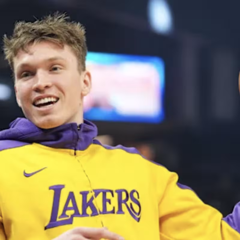 Dalton Knecht sigue interesando a los Hornets. 