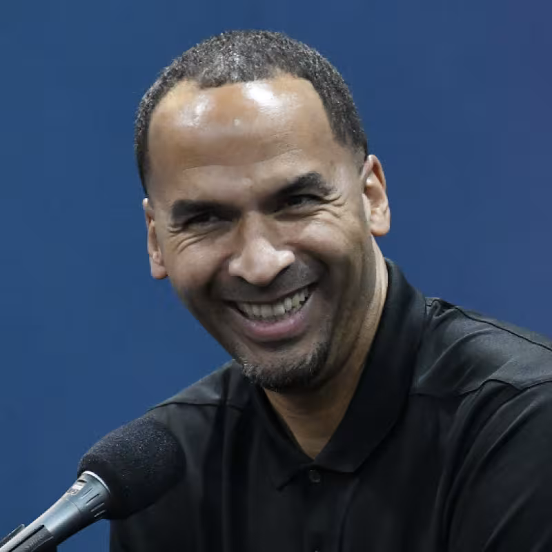 A Nico Harrison le piden que se vaya cada día.