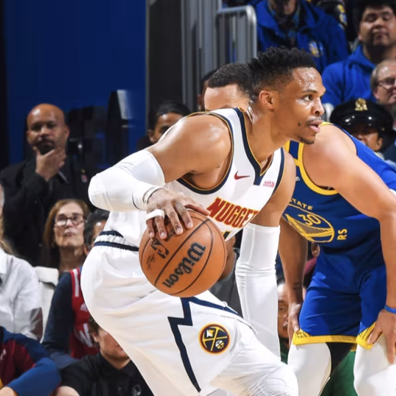Russell Westbrook lideró a los Nuggets ante los Warriors. 
