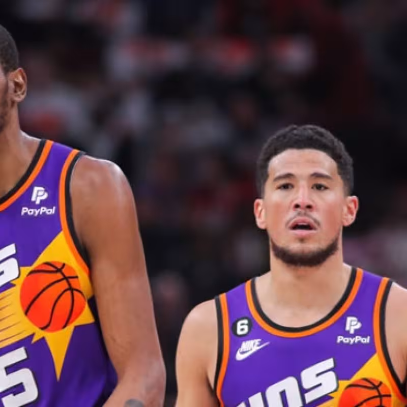 Kevin Durant y Devin Booker, estrellas de Phoenix Suns.