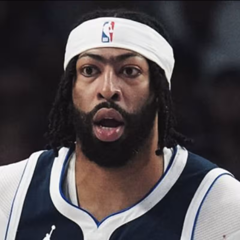 Anthony Davis se salió con Dallas Mavericks.