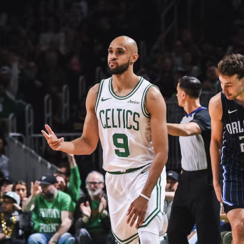Derrick White destrozó con triples a los Magic. 