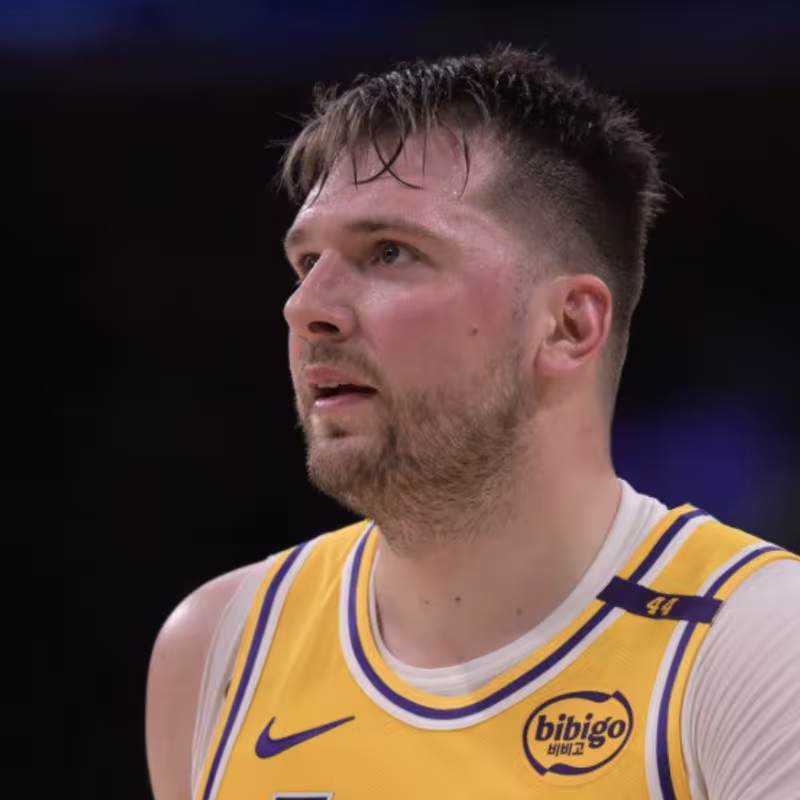 Horrible partido de Luka Doncic ante los Warriors. 