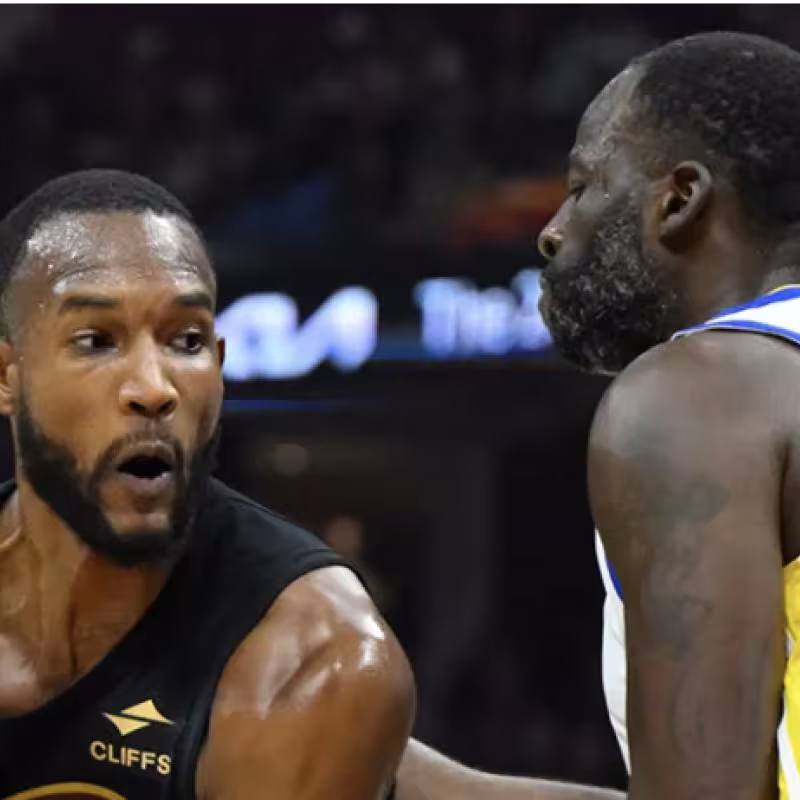 Evan Mobley y Draymond Green, los más votados de los quintetos defensivos. 