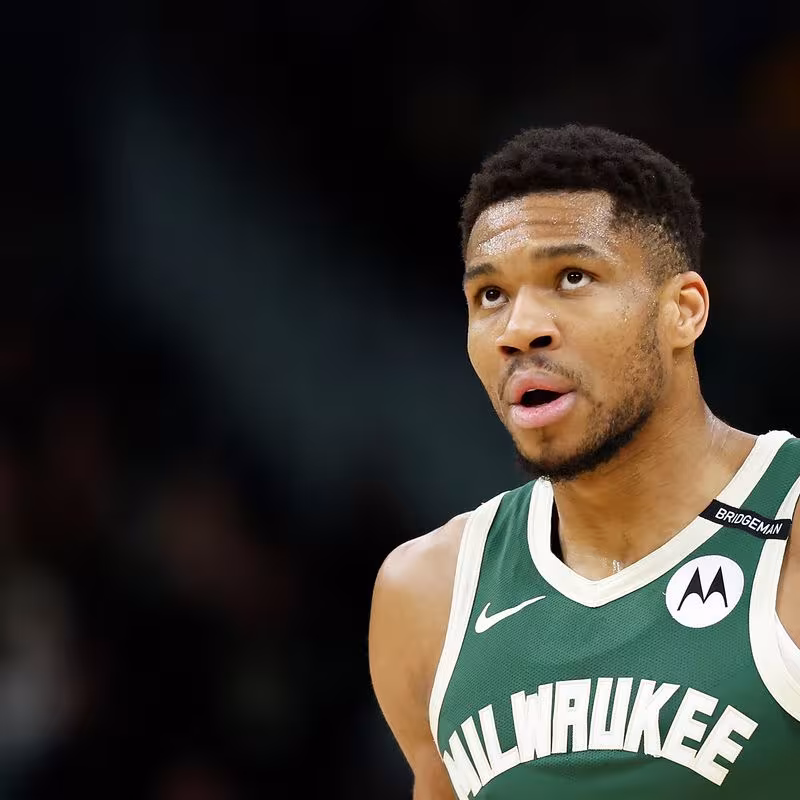 Giannis Antetokounmpo se plantea salir de Milwaukee Bucks en 2025