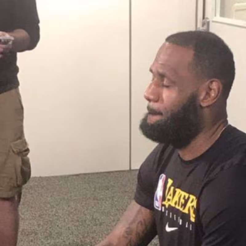 LeBron James, en la rueda de prensa posterior a la derrota con los Wolves. 
