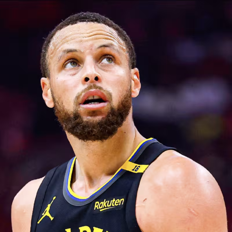 Stephen Curry, star of the Warriors, injured against the Wolves.