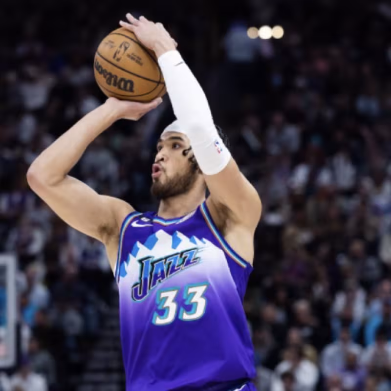 Johnny Juzang no seguirá en Utah Jazz. 