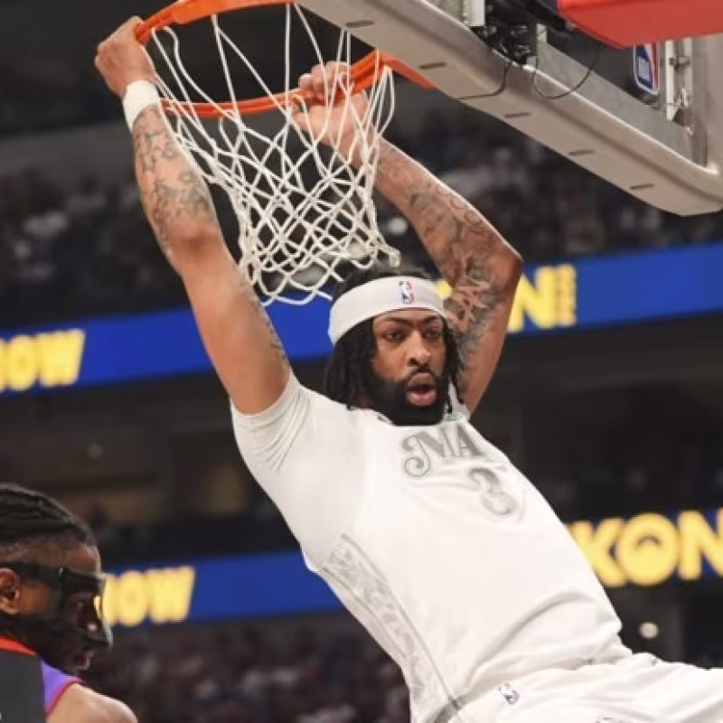 Anthony Davis, colgándose del aro