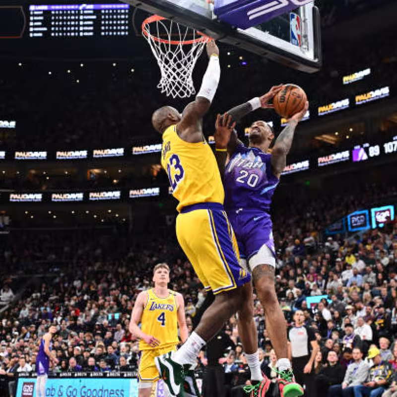 John Collins, descartado para Lakers. Foto: gettyimages