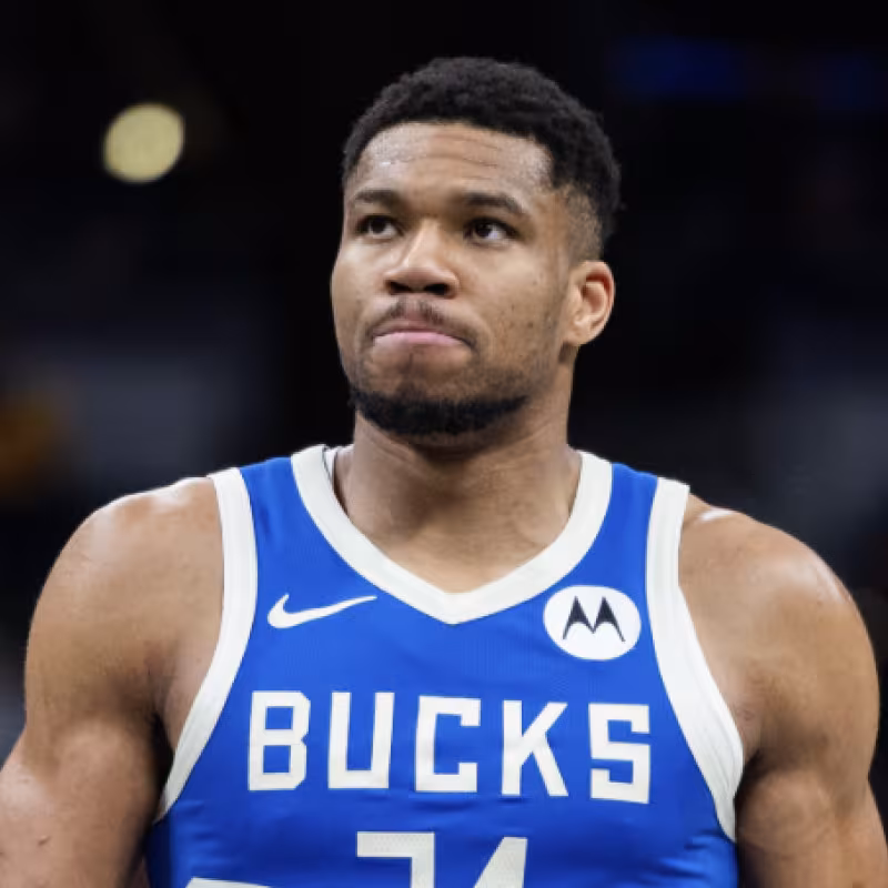 Giannis Antetokounmpo, envuelto en rumores NBA. 