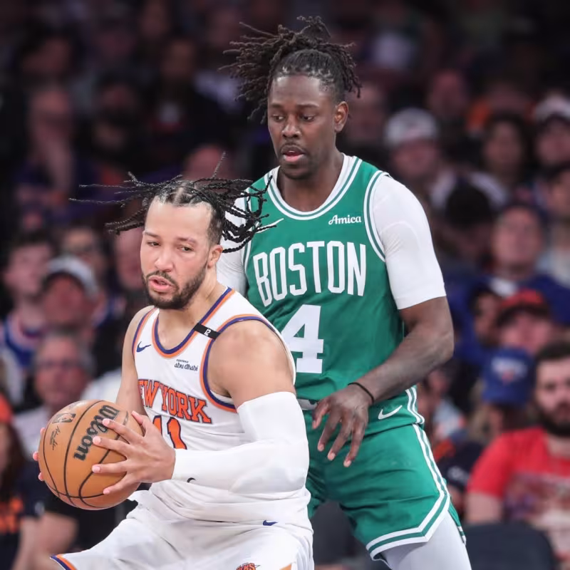 Jrue Holiday defending Jalen Brunson