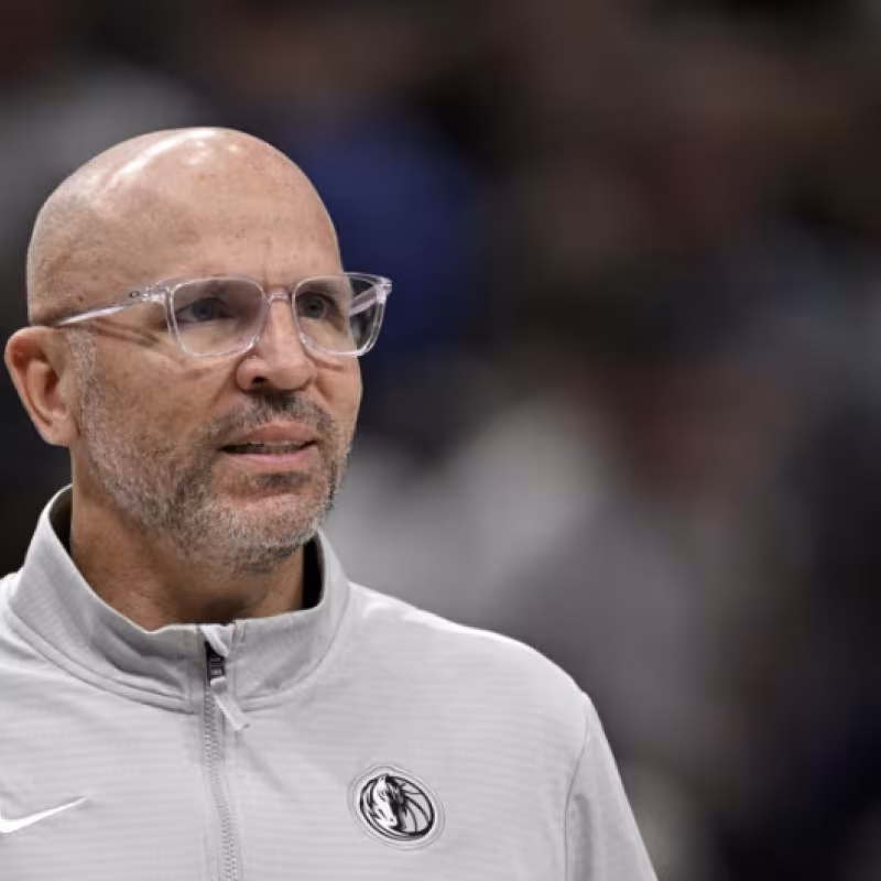 Jason Kidd parece que seguriá entrenando a Dallas Mavericks. 