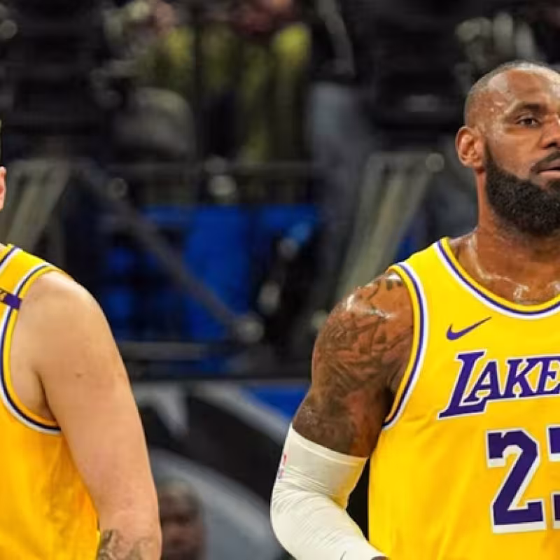 Luka Doncic y LeBron James, estrellas de Los Angeles Lakers.