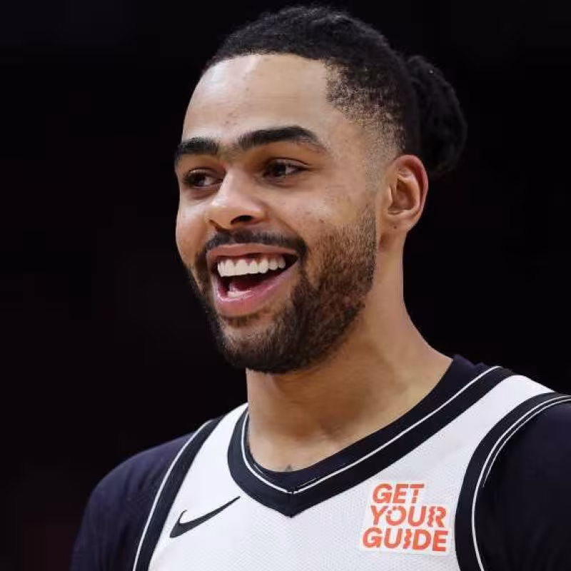 The Dallas Mavericks have signed D'Angelo Russell with the Mid-Level Exception.