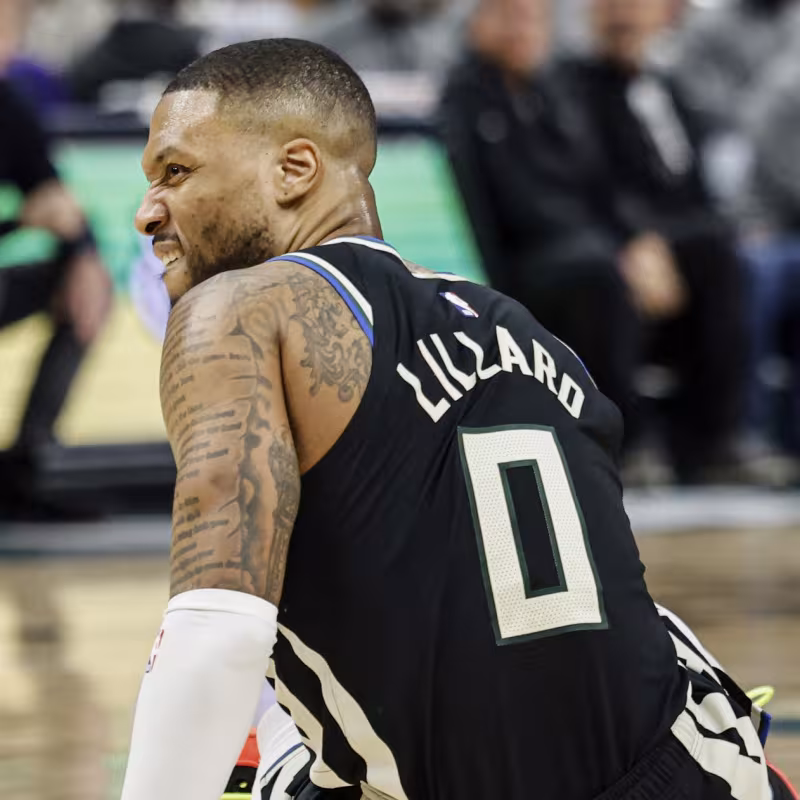 Damian Lillard fue cortado por los Milwaukee Bucks