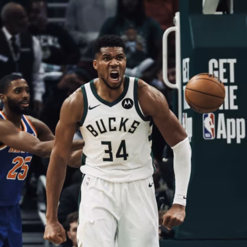 Giannis Antetokounmpo Dominates New York Knicks.