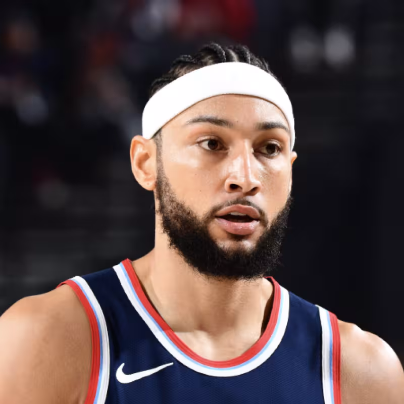 Ben Simmons continúa sin equipo NBA.