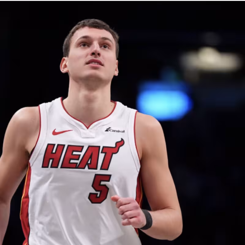 Nikola Jovic, jugador de Miami Heat. 