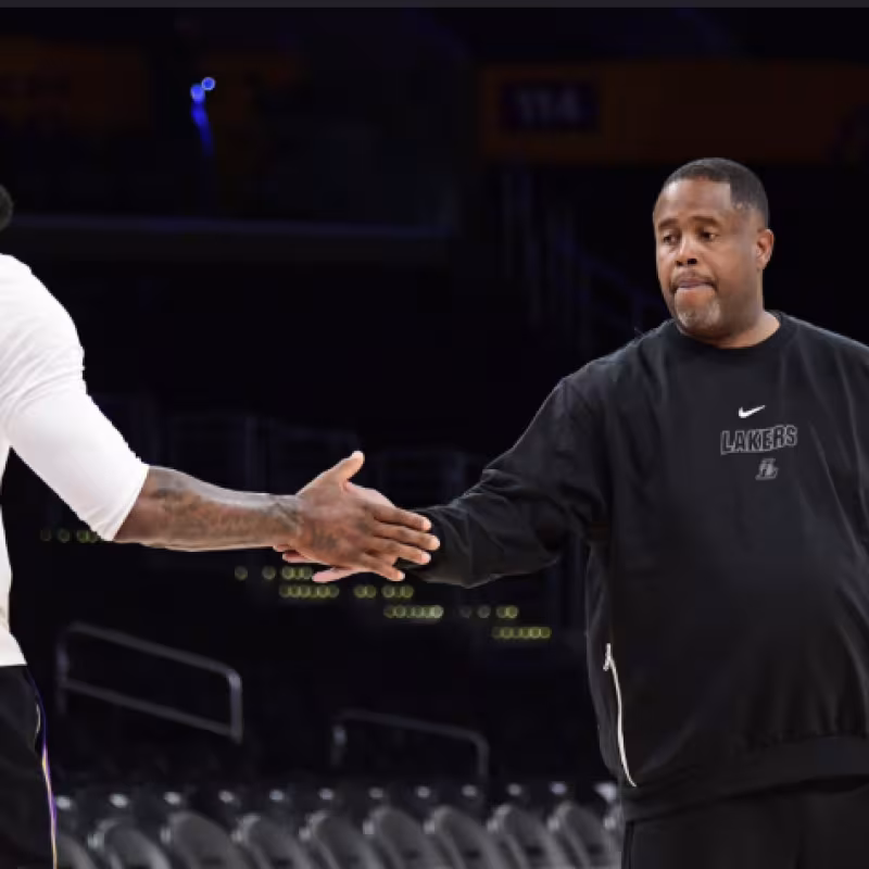 Damon Jones and LeBron James Join Los Angeles Lakers.
