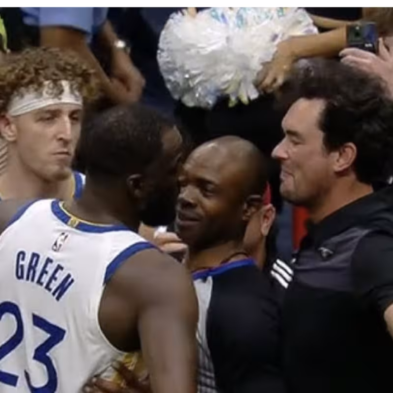 Draymond Green, encarándose con un fan en Nueva Orleans. 