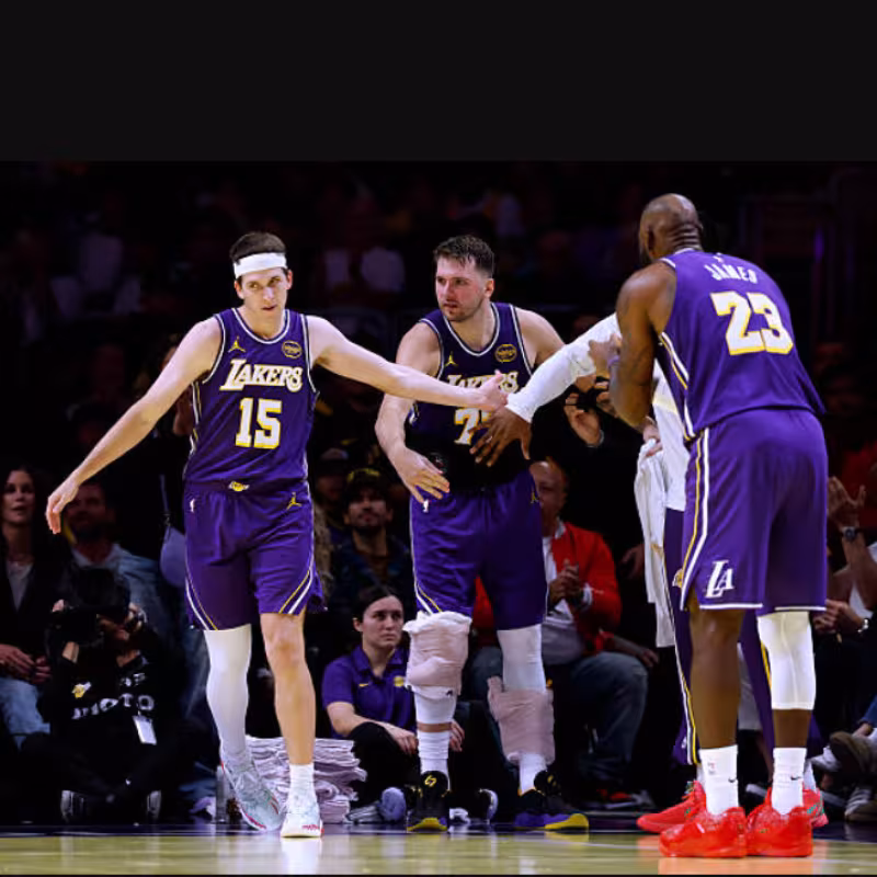 Austin Reaves y el Big 3 de los Lakers. Foto: gettyimages