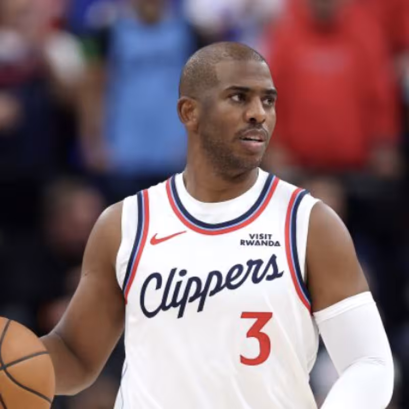 Chris Paul busca equipo tras ser despedido de los Clippers.
