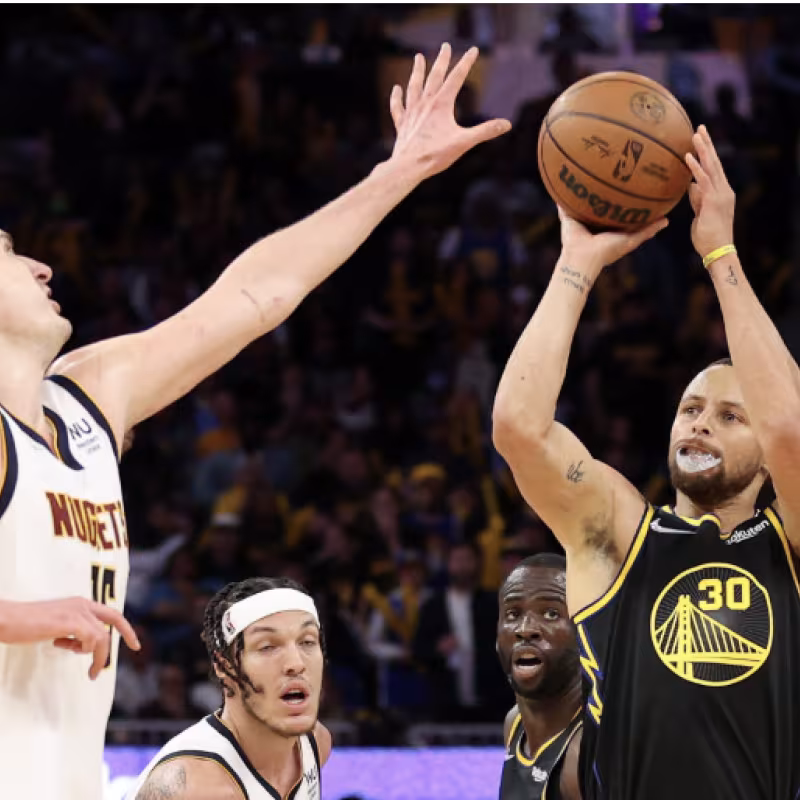 Curry and Jokic, 2 of the highest-paid players in the NBA.