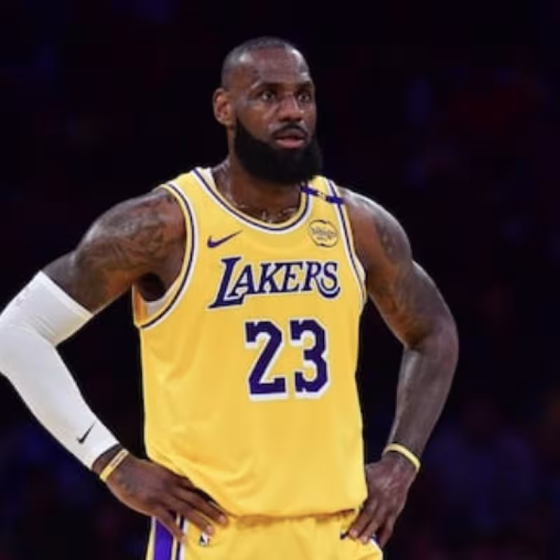 LeBron James y la complicada situación de Los Angeles Lakers en el mercado NBA.