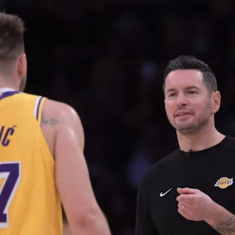 JJ Redick and Luka Doncic in a Lakers game.