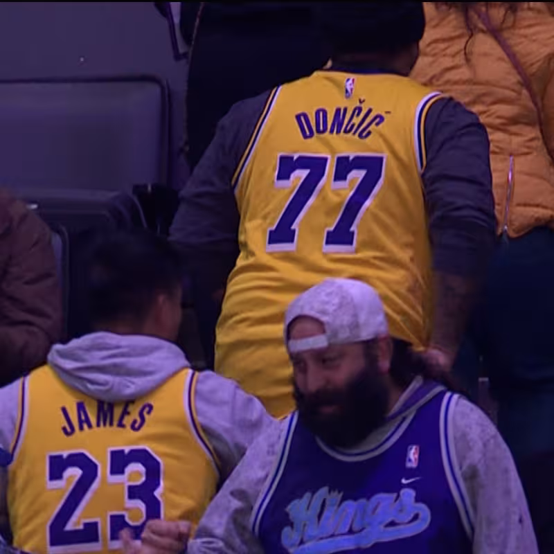 Los Lakers de Doncic y LeBron, hundidos.