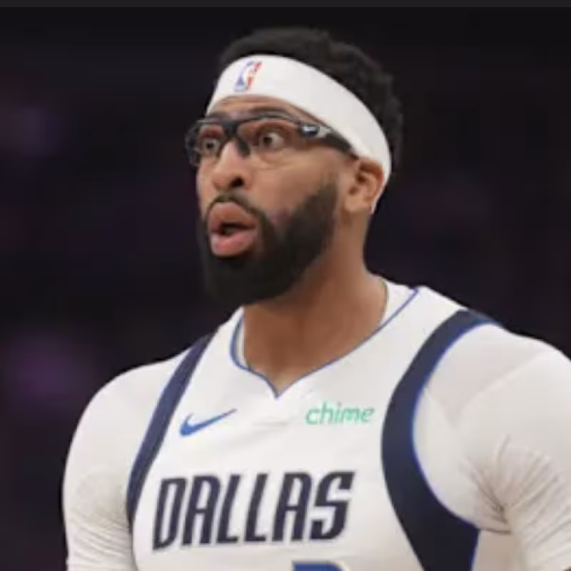 Anthony Davis está envuelto en numerosos rumores NBA.