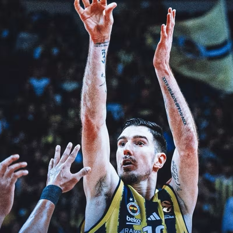 Fenerbahçe beats Efes in the Euroleague.