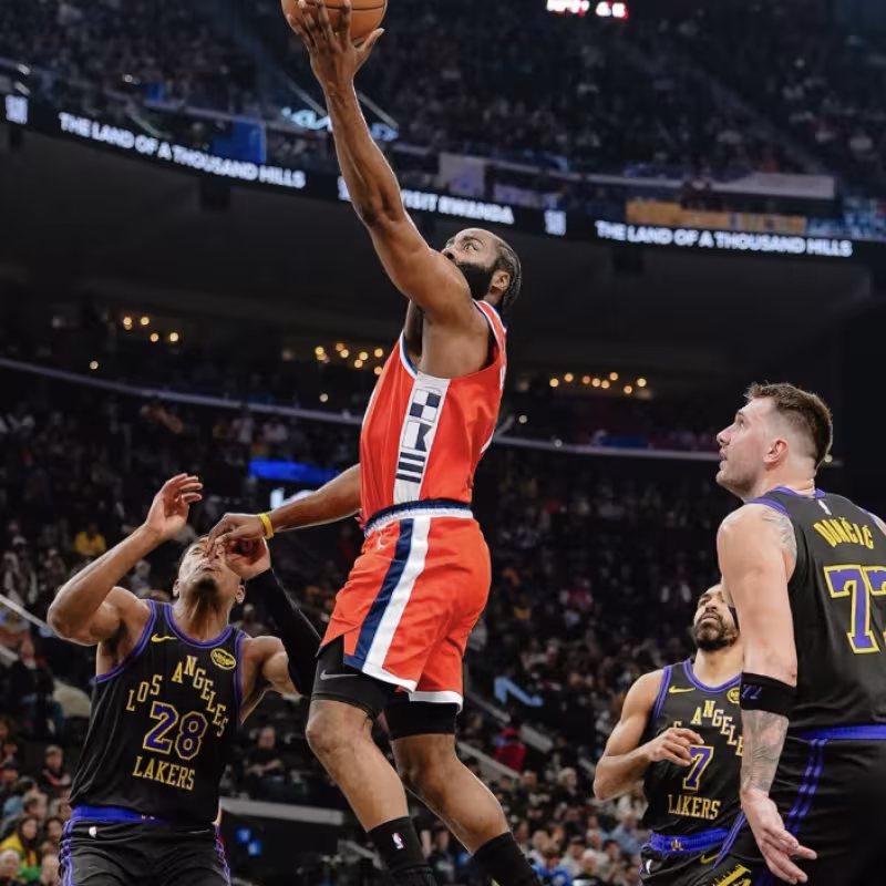 Los Clippers pasaron por encima de los Lakers: Harden se comió a Doncic