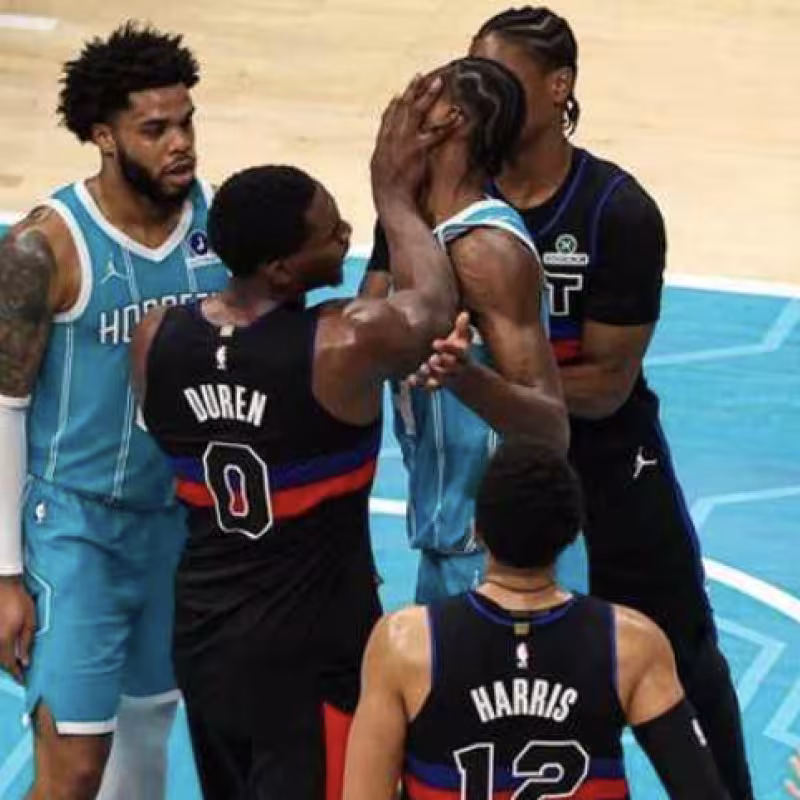 4 expulsados tras una lamentable pelea en el Pistons vs. Hornets