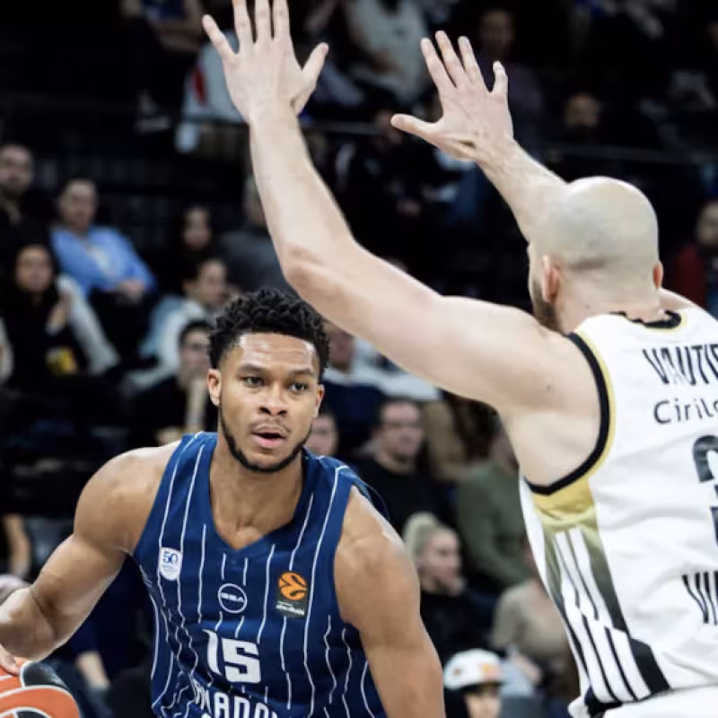 ASVEL surprises by winning on the road against Efes in the Euroleague.