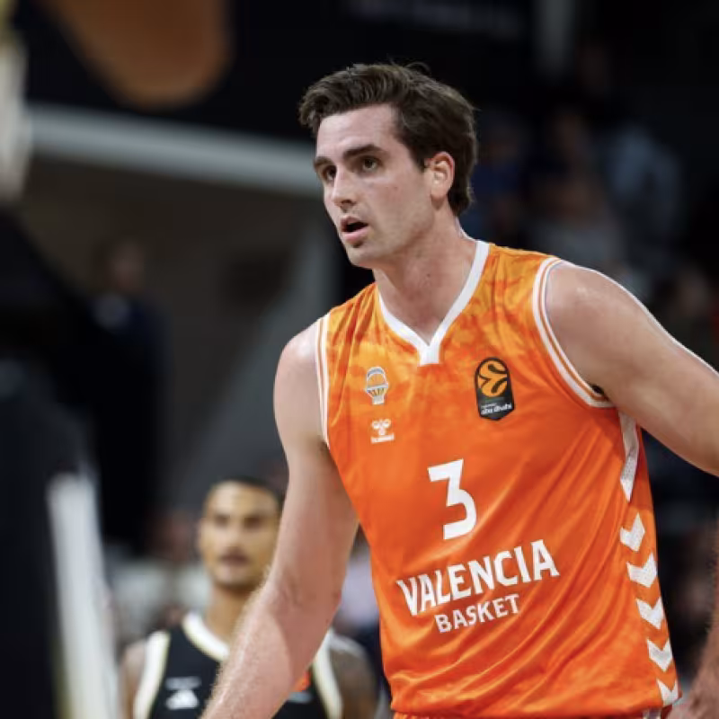 Nate Reuvers, key piece of Valencia Basket until 2028.