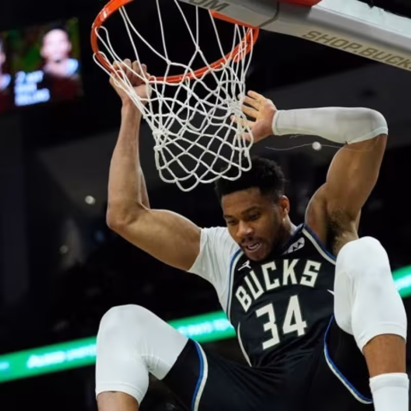 Giannis Antetokounmpo podría salir de los Milwaukee Bucks este verano