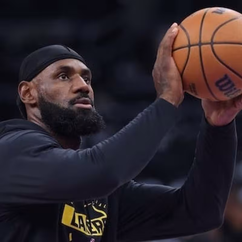 LeBron James, living legend of the NBA.