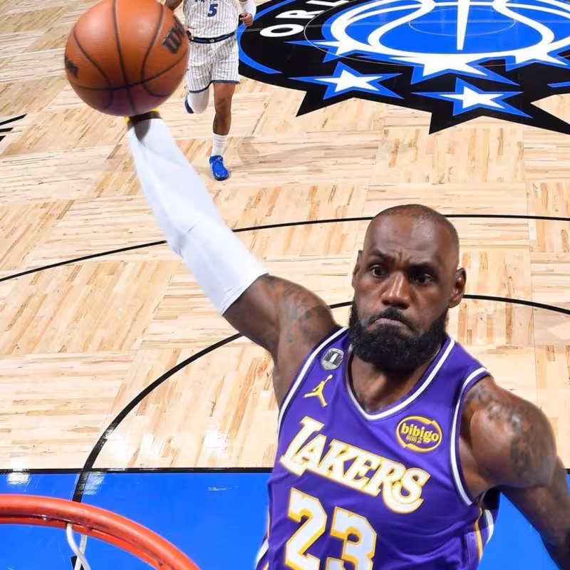 LeBron James sigue siendo una superestrella con 41 años