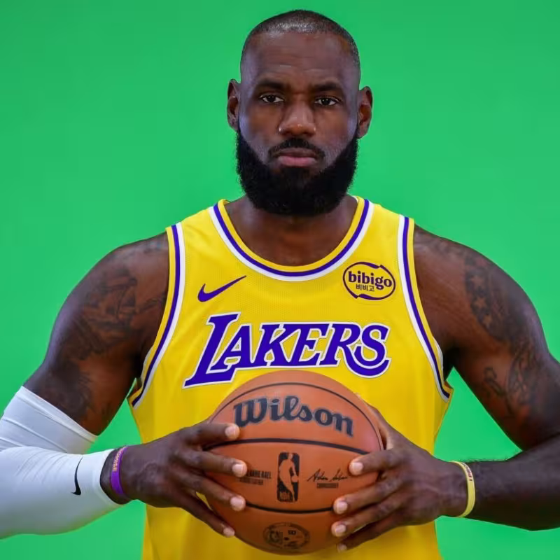 LeBron James vuelve a sonar para los Golden State Warriors