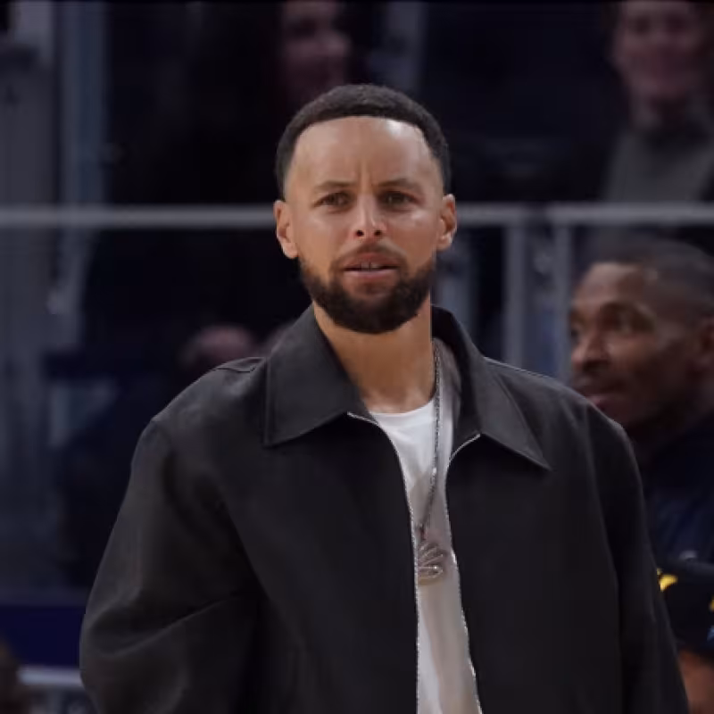 Stephen Curry sigue sin jugar con los Warriors.